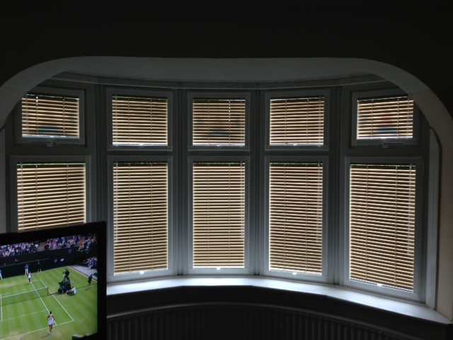 Venetian blinds for bay windows